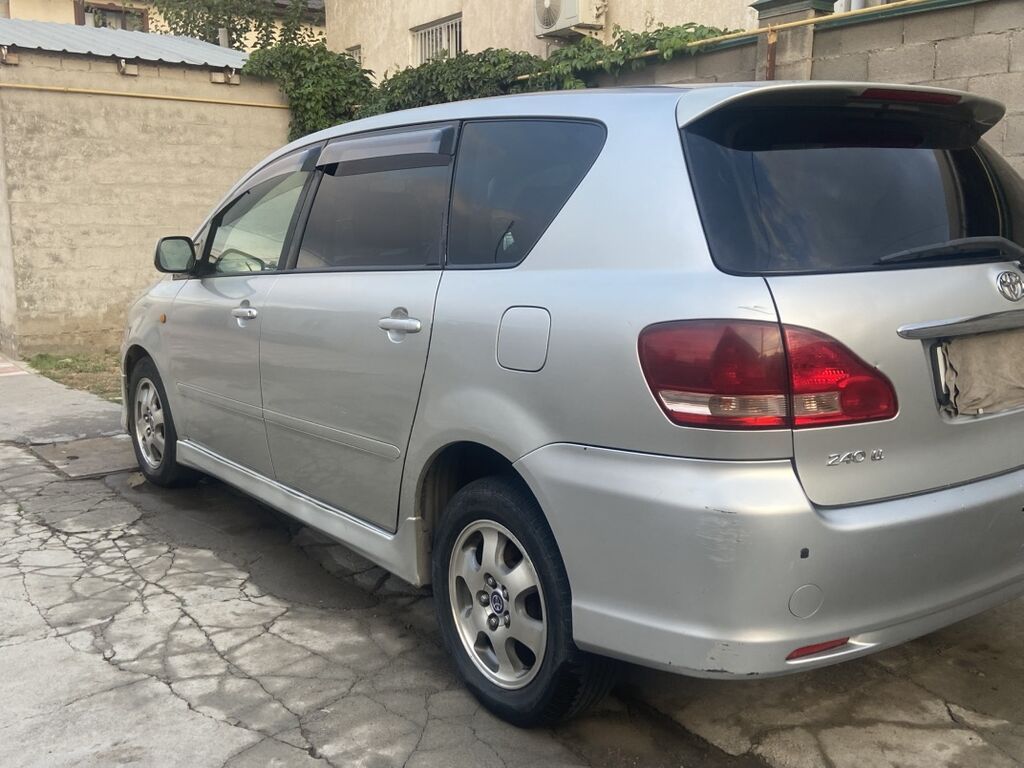Toyota Ipsum: 2002 г., 2.4 л, Автомат, Газ, Минивэн: фото 6