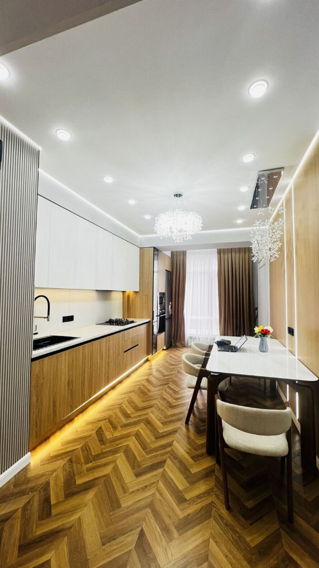 3 комнаты, 98 м², Элитка, 3 этаж, Дизайнерский ремонт — фото 1