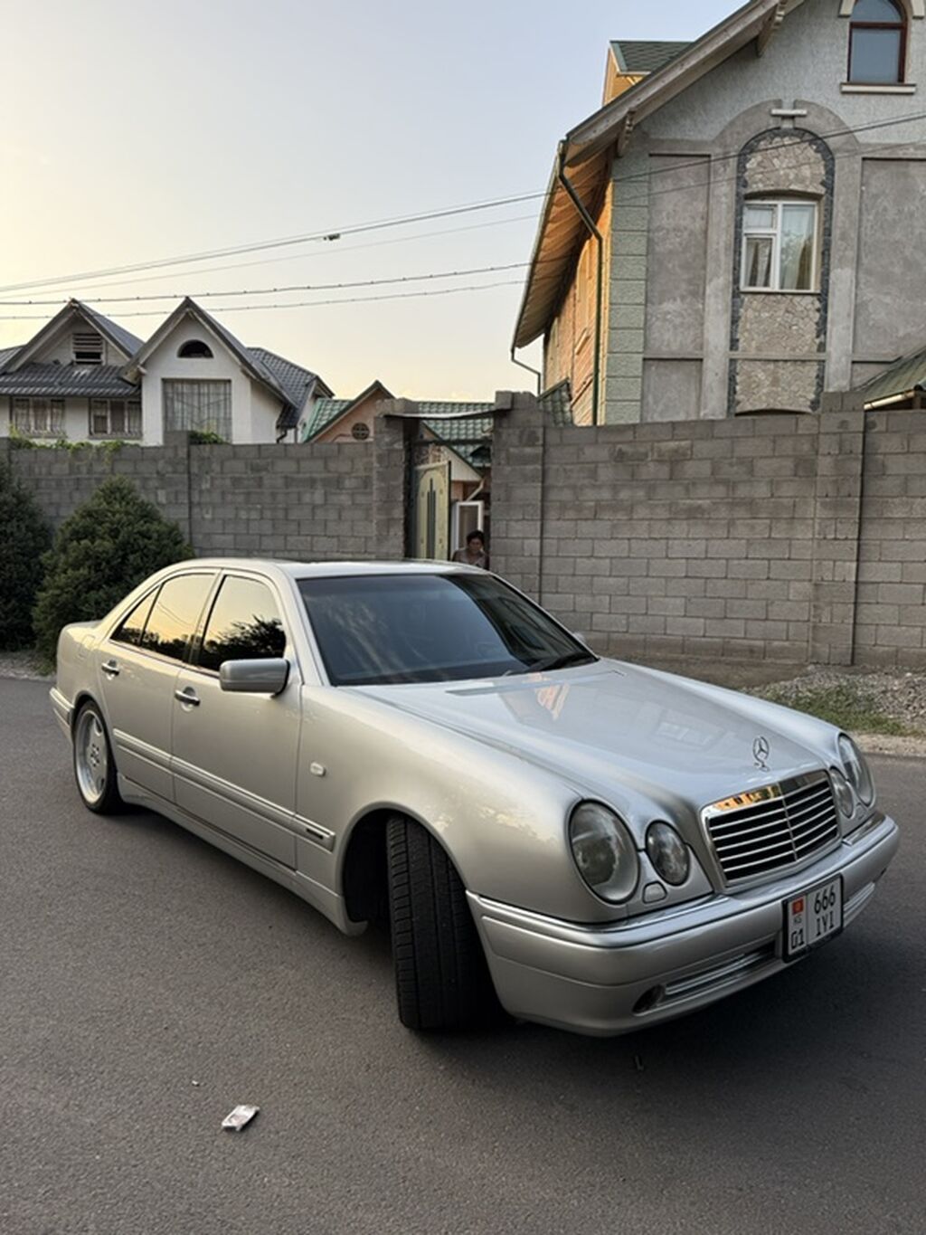Mercedes-Benz E-Class: 1998 г., 4.3 л, Автомат, Бензин, Седан: фото 3