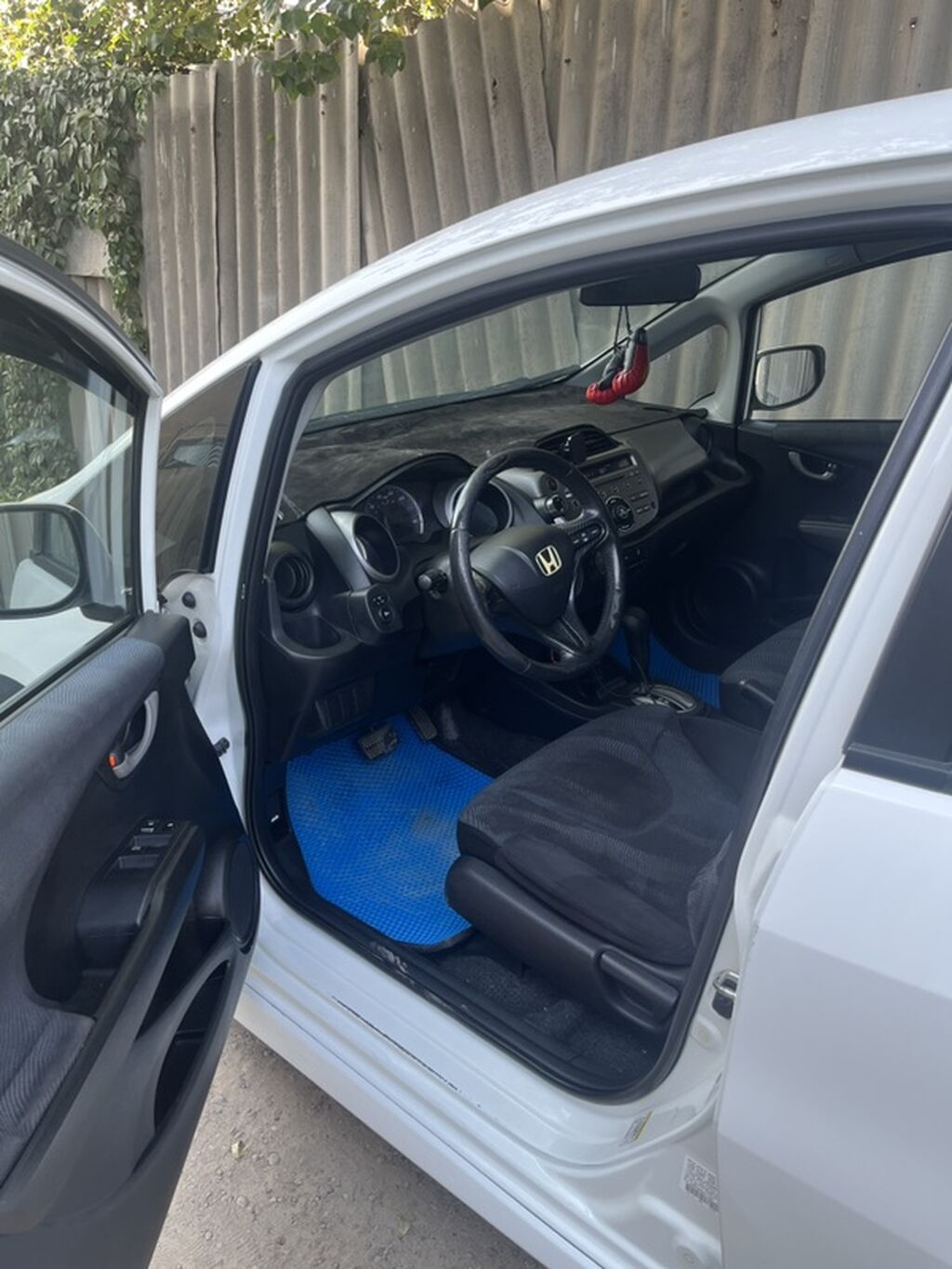 Honda Fit: 2009 г., 1.5 л, Автомат, Бензин, Хэтчбэк: фото 8