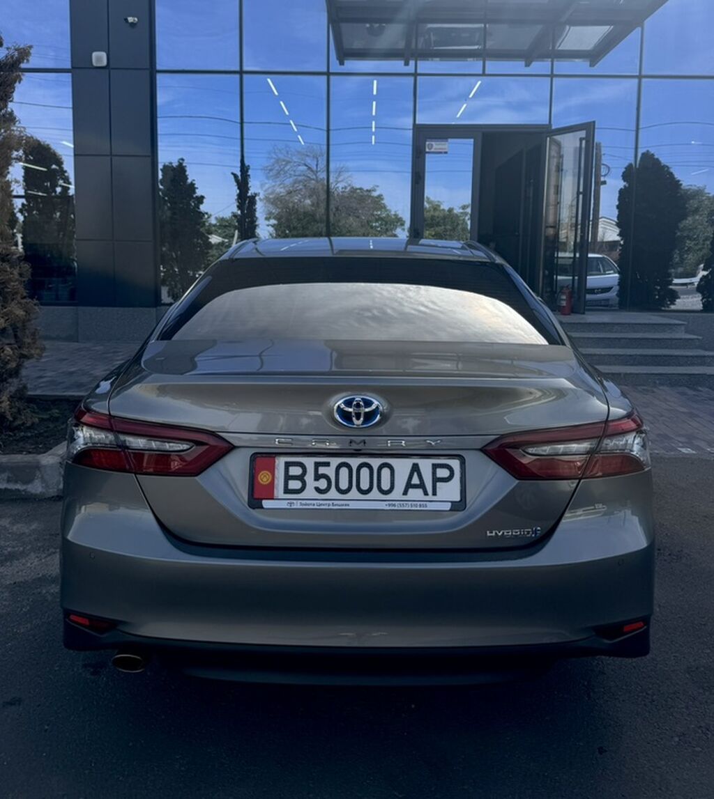 Toyota Camry: 2022 г., 2.5 л, Вариатор, Гибрид, Седан: фото 3