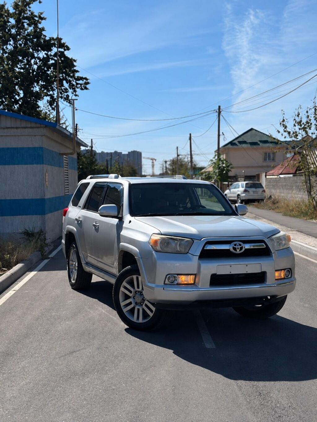 Toyota 4Runner: 2010 г., 4 л, Автомат, Бензин, Внедорожник: фото 3