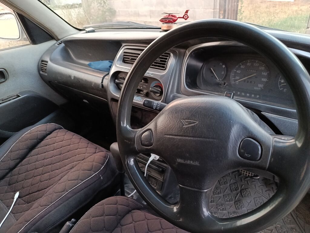 Toyota Duet: 2000 г., 1 л, Автомат, Бензин, Хэтчбэк: фото 1