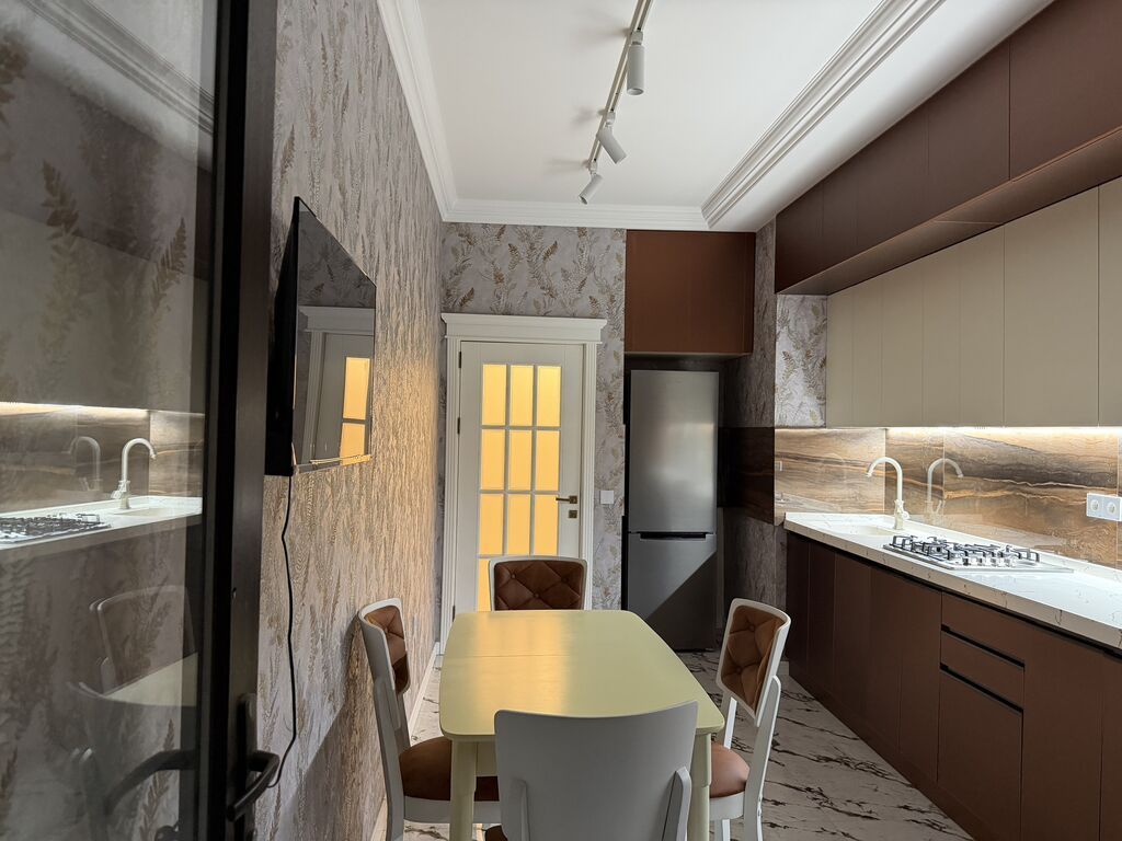 6-cı mikrorayon, 3 otaqlı, Yeni tikili, m. Azadlıq Prospekti, 132 kv. m