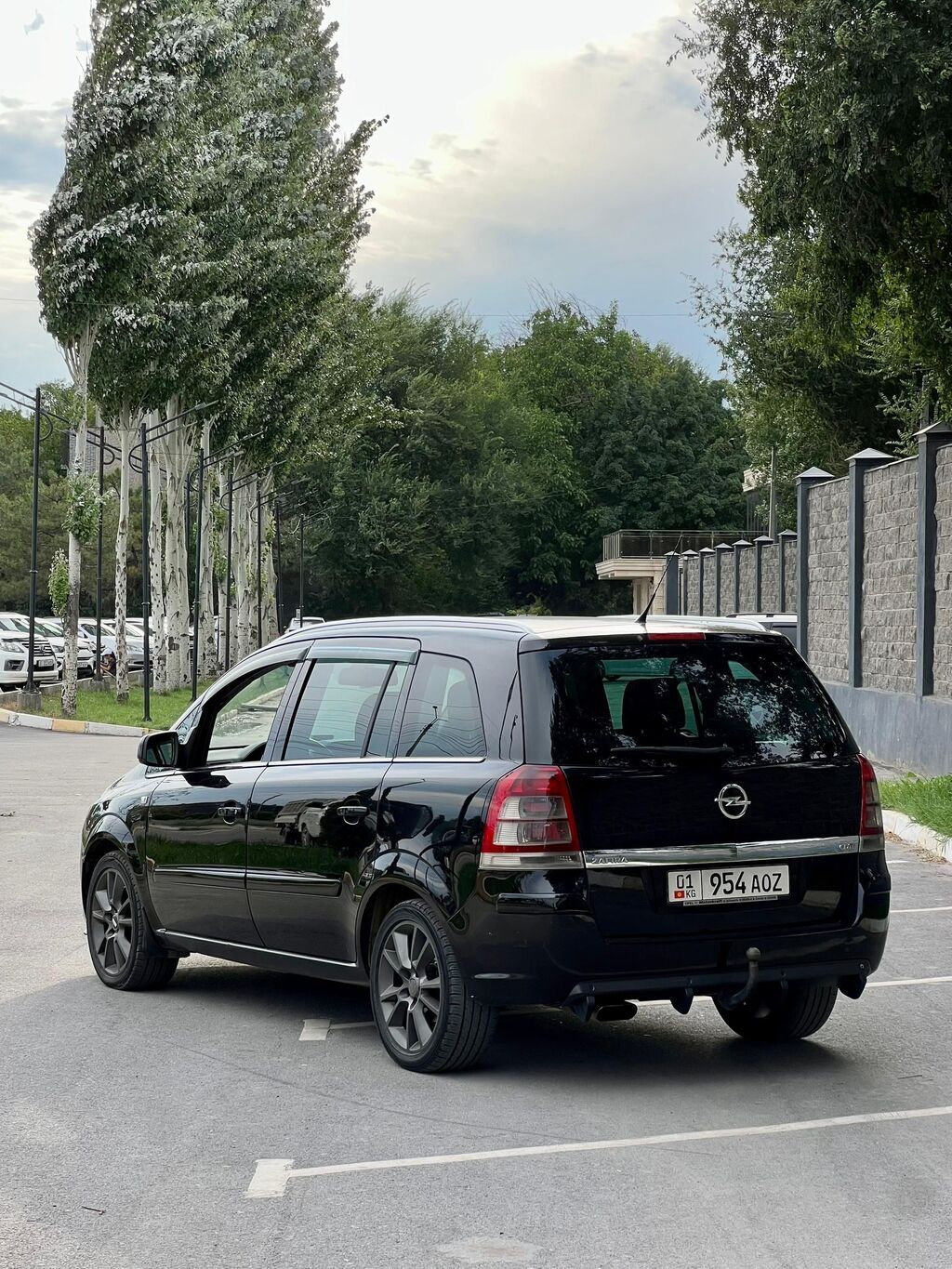 Opel Zafira: 2009 г., 1.9 л, Автомат, Дизель, Минивэн: фото 2