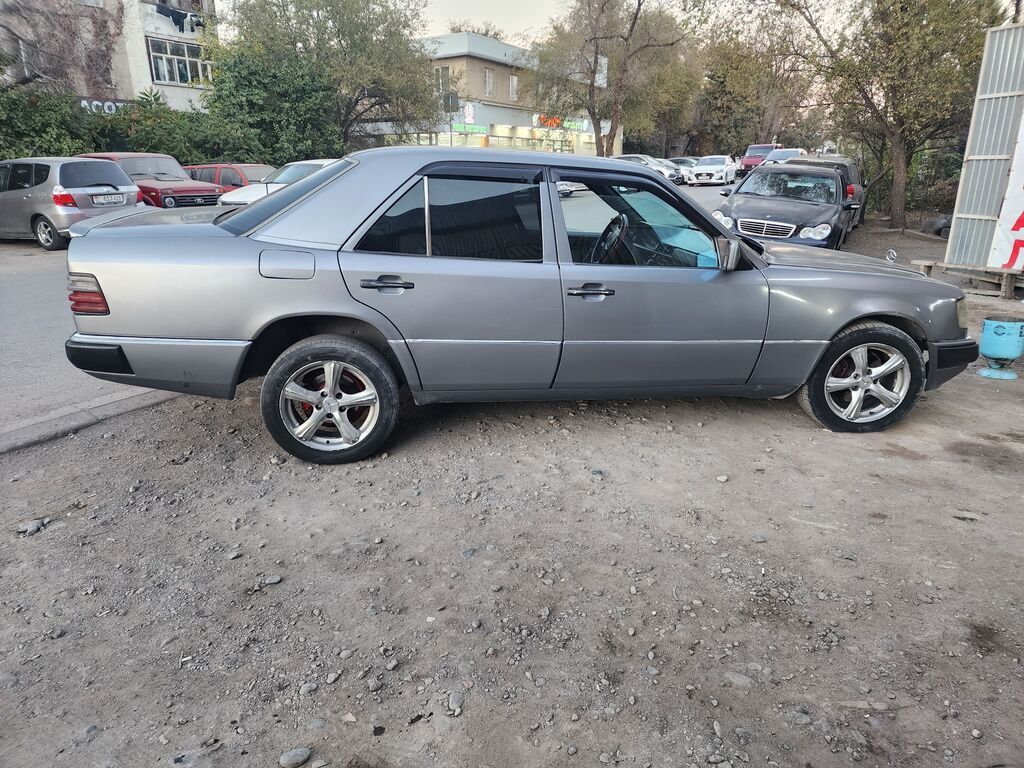 Mercedes-Benz E-Class: 1992 г., 3 л, Автомат, Газ, Седан: фото 3