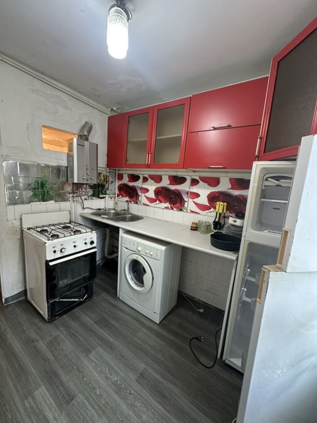 2 otaqlı mənzil kirayə verilir. Qaz su işıq daimi. İstilik mərkəzi. 3