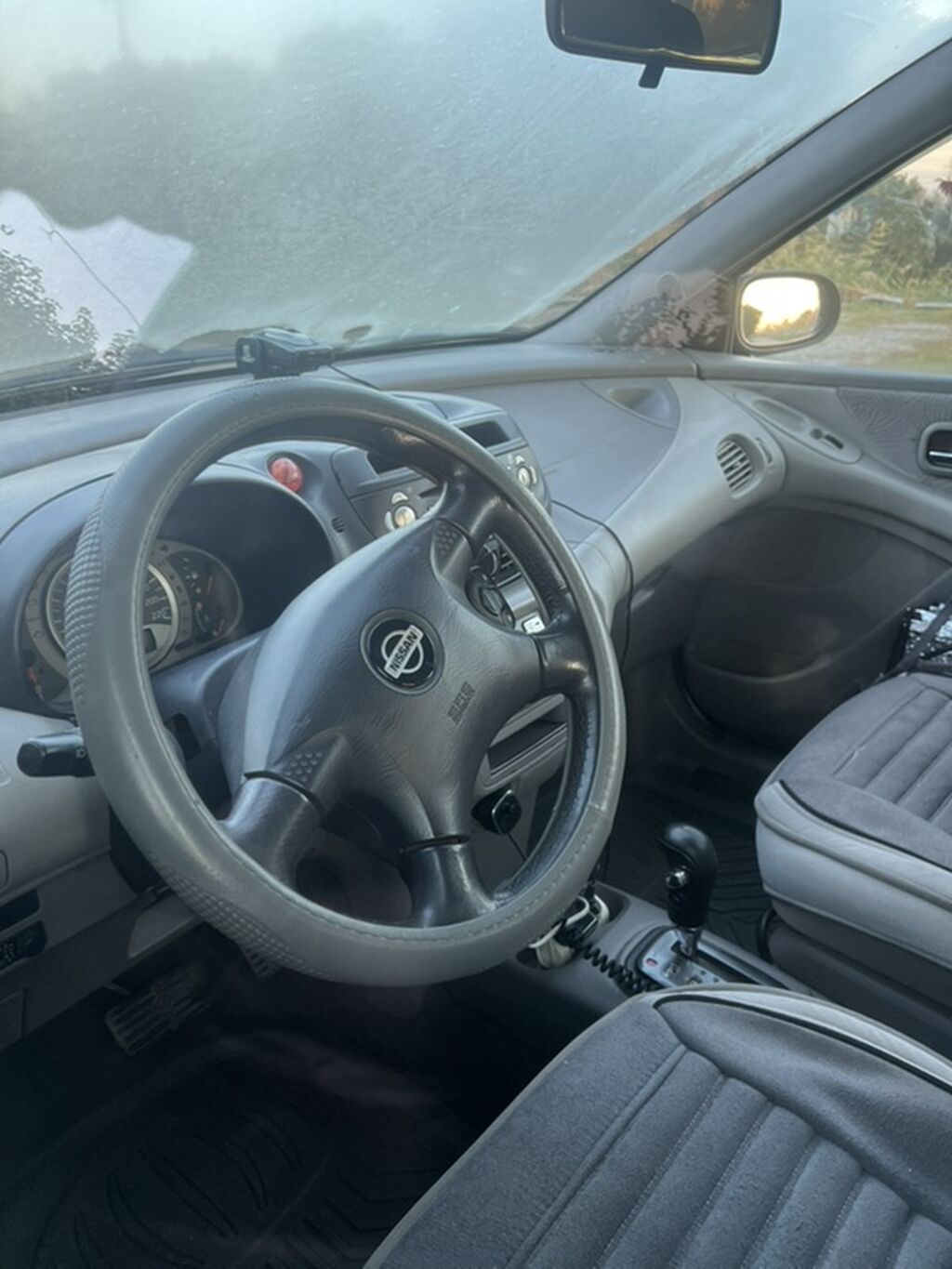Nissan Almera Tino: 2000 г., 2 л, Вариатор, Бензин, Минивэн: фото 6