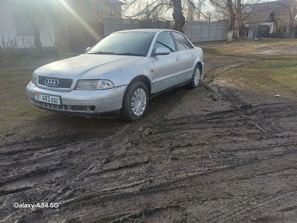 Audi A4: 1996 г., 2.4 л, Автомат, Бензин, Хэтчбэк: фото 2