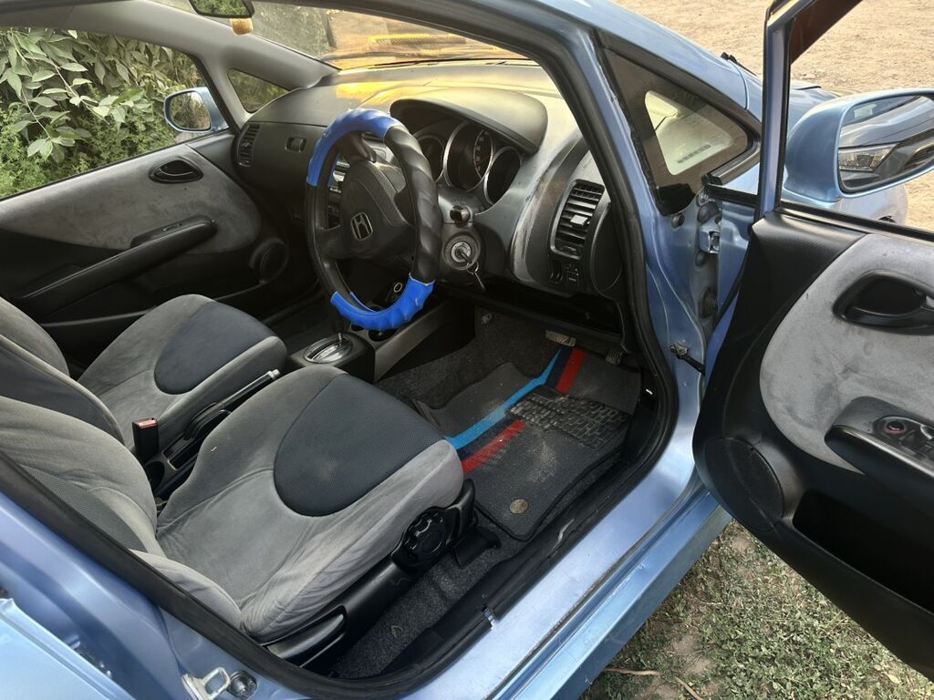 Honda Fit: 2003 г., 1.3 л, Вариатор, Бензин, Хэтчбэк: фото 5