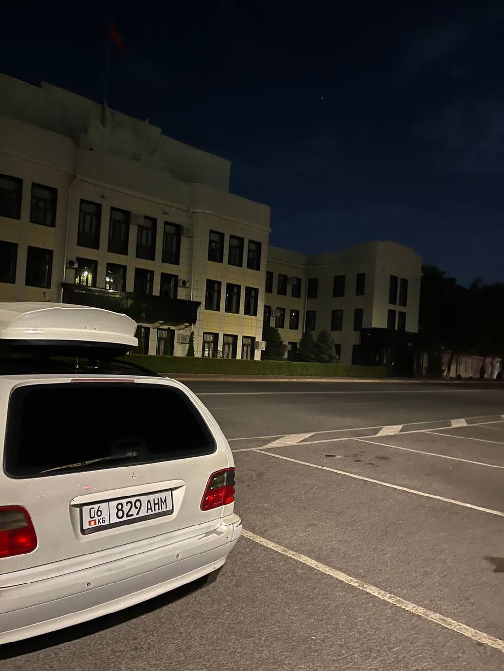 Mercedes-Benz E-Class: 2000 г., 3.2 л, Автомат, Бензин, Универсал: фото 4