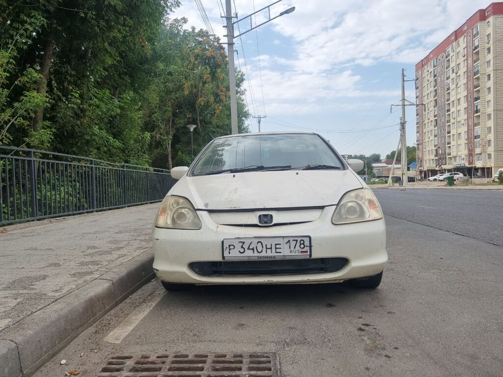 Honda Civic: 2001 г., Механика, Бензин, Хэтчбэк: фото 1