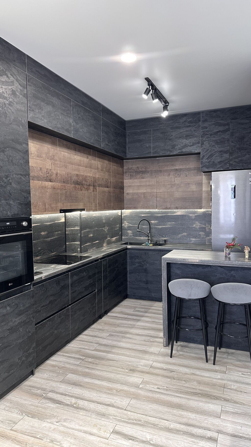 3 комнаты, 128 м², Ала-Арча ТРЦ Элитка, 7 этаж, Дизайнерский ремонт: фото 4