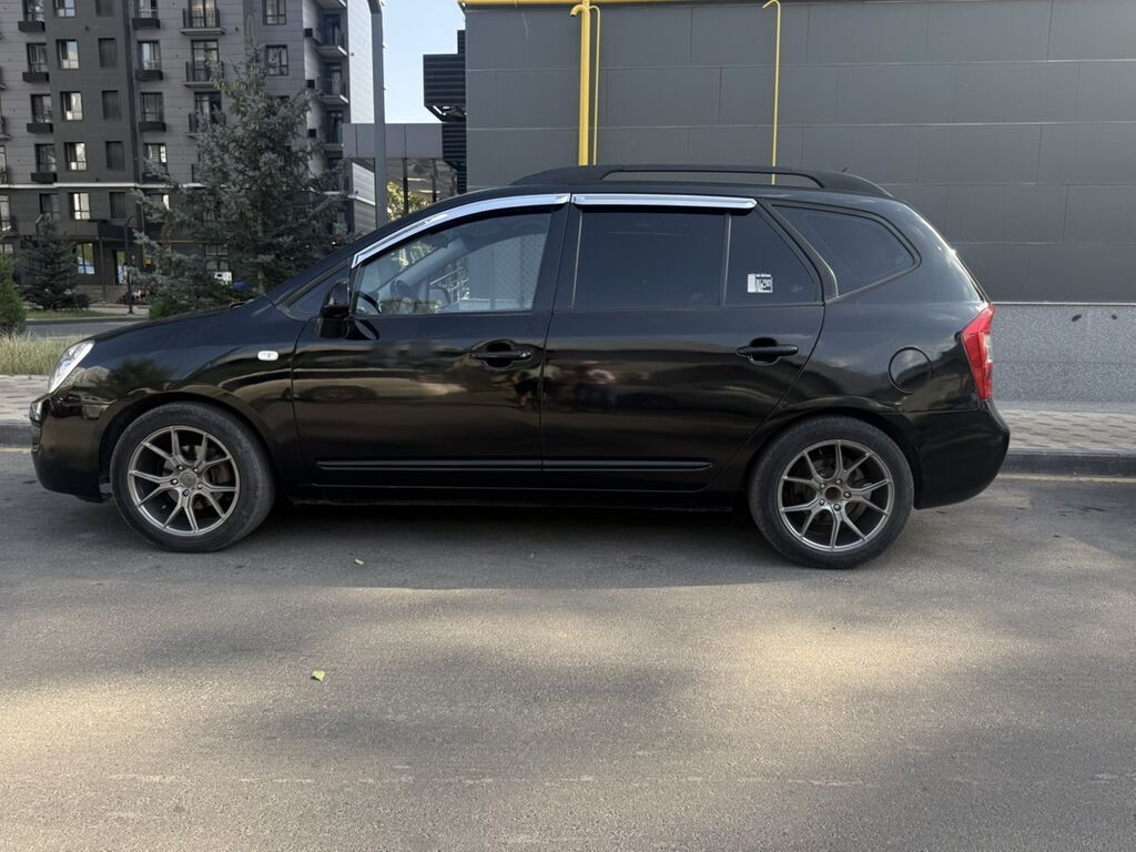Kia Carens: 2008 г., 2 л, Автомат, Газ, Минивэн: фото 3