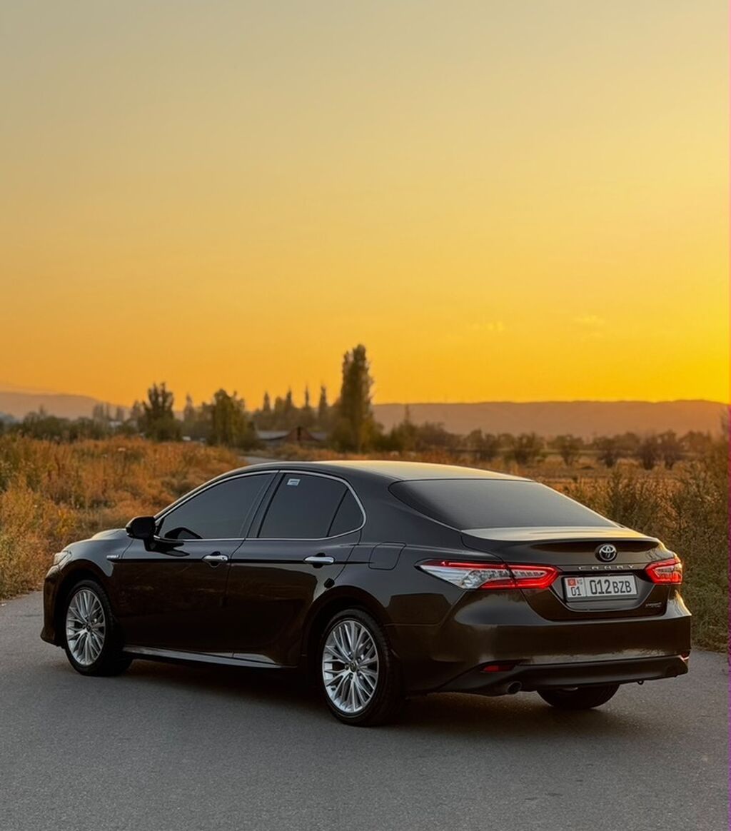 Toyota Camry: 2019 г., 2.5 л, Вариатор, Гибрид, Седан: фото 4