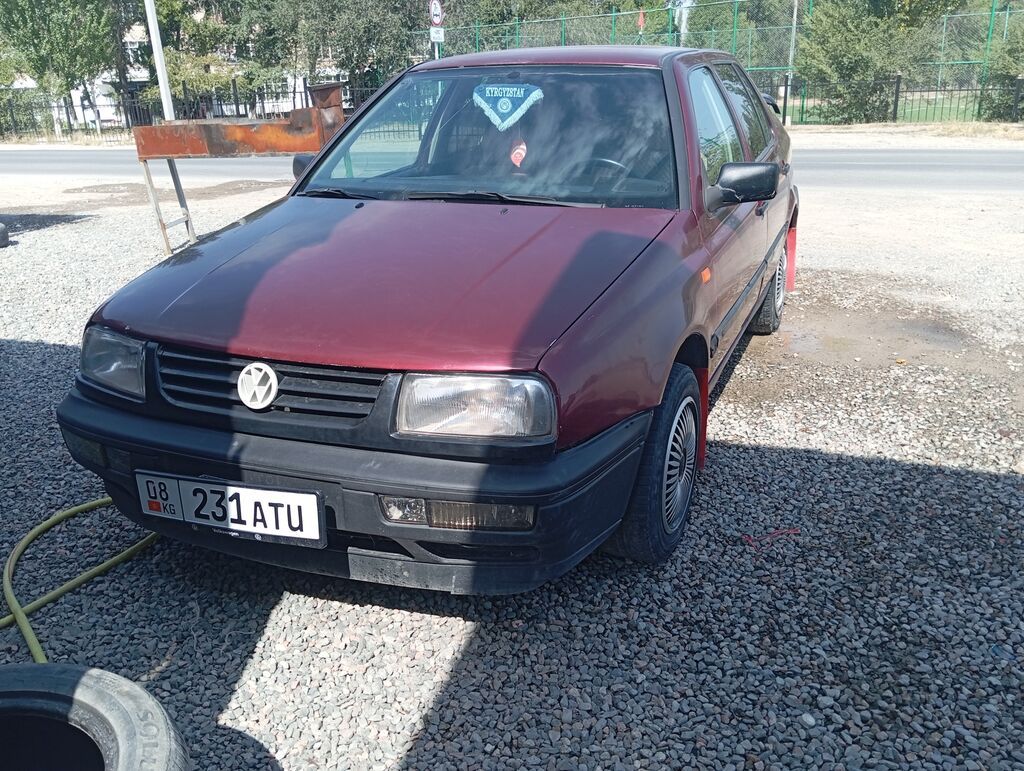 Volkswagen Vento: 1999 г., 1.6 л, Механика, Бензин, Седан: фото 4