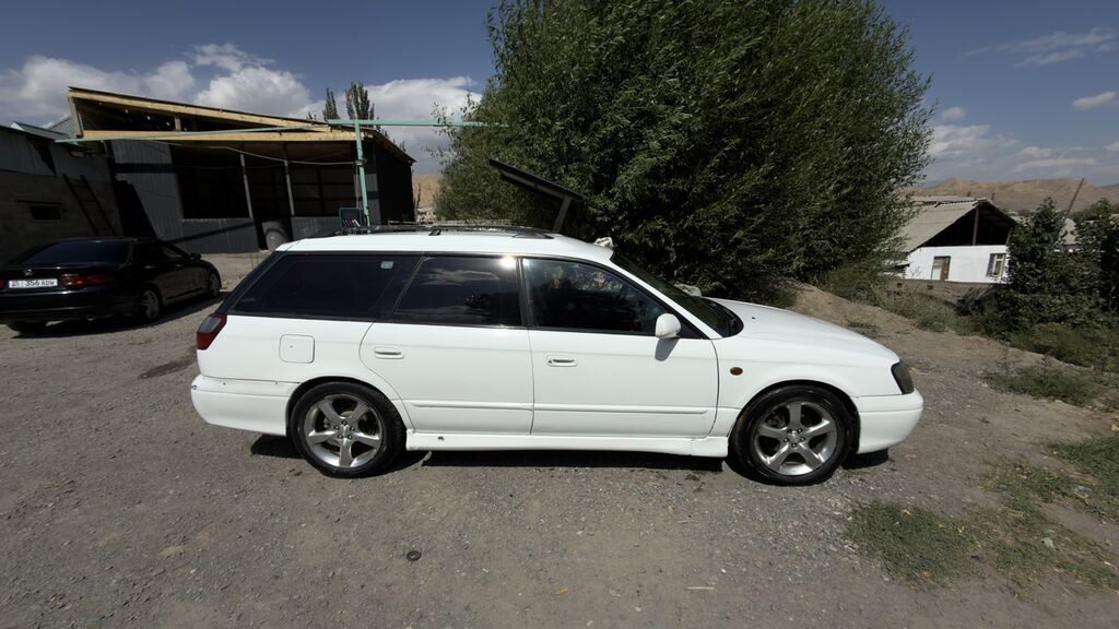 Subaru Legacy: 2000 г., 2 л, Механика, Бензин, Универсал: фото 2