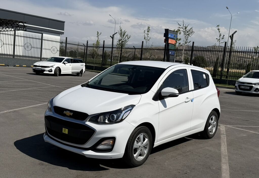 Chevrolet Spark: 2022 г., 1 л, Автомат, Бензин, Хэтчбэк: фото 1