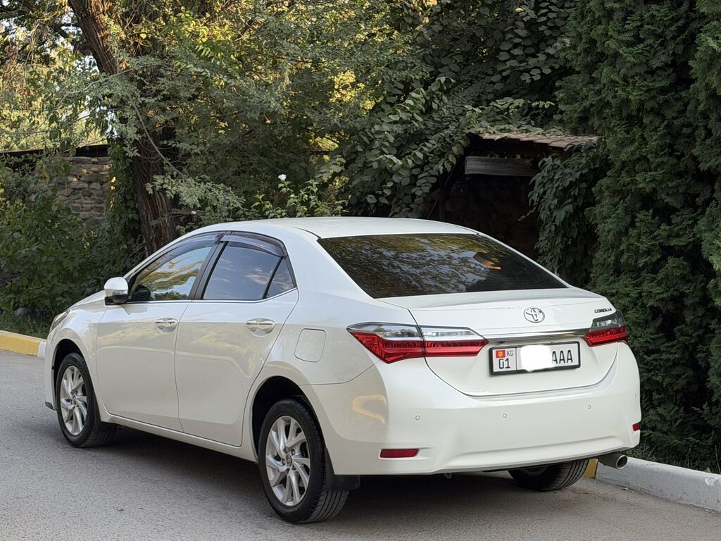 Toyota Corolla: 2017 г., Бензин, Седан: фото 2