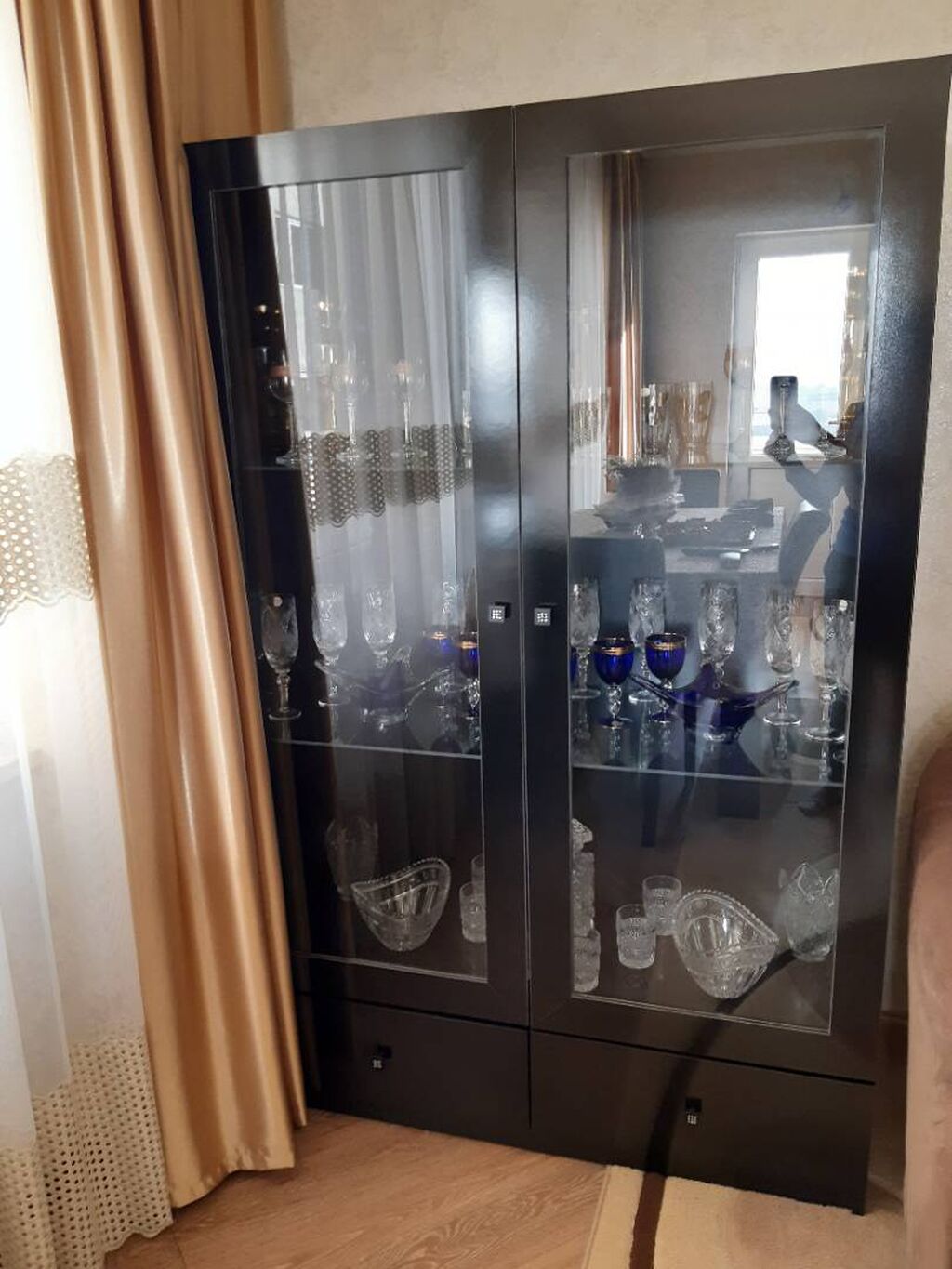 Ela vəziyyətdə yuksek keyfiyyətli parlaq Mdf 150 AZN Dolablar Bakı