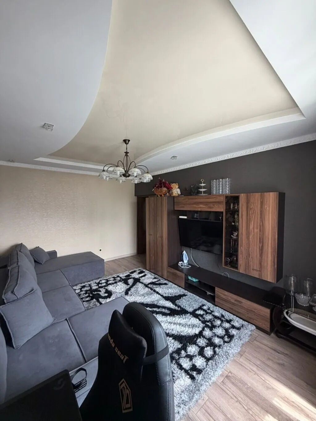 2 комнаты, 46 м², Восток-5 мкр 106 серия, 9 этаж, Евроремонт: фото 2