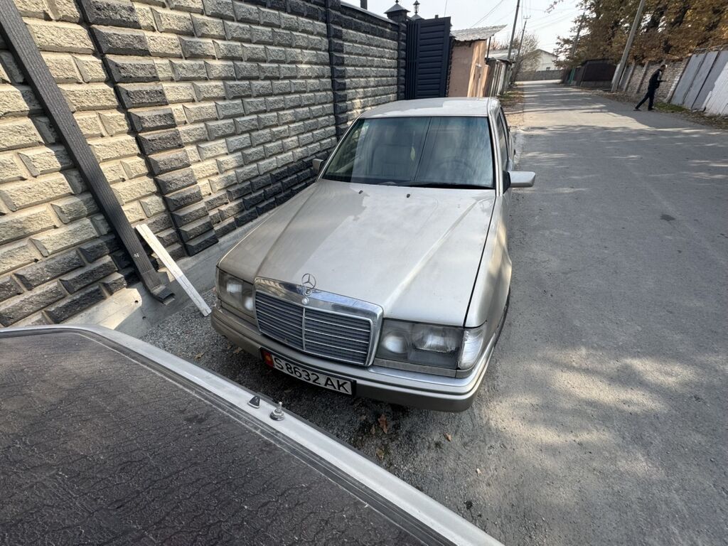 Mercedes-Benz W124: 1992 г., 2.2 л, Механика, Бензин, Седан: фото 6