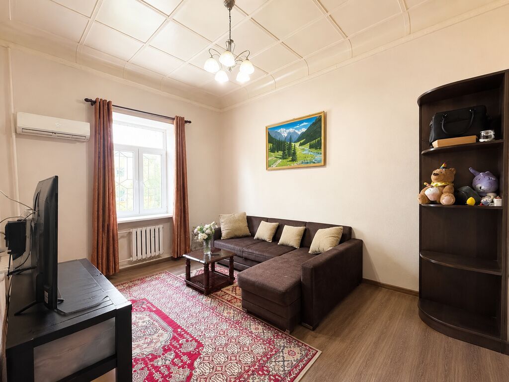 2 комнаты, 55 м², Сталинка, 2 этаж, Старый ремонт: фото 2