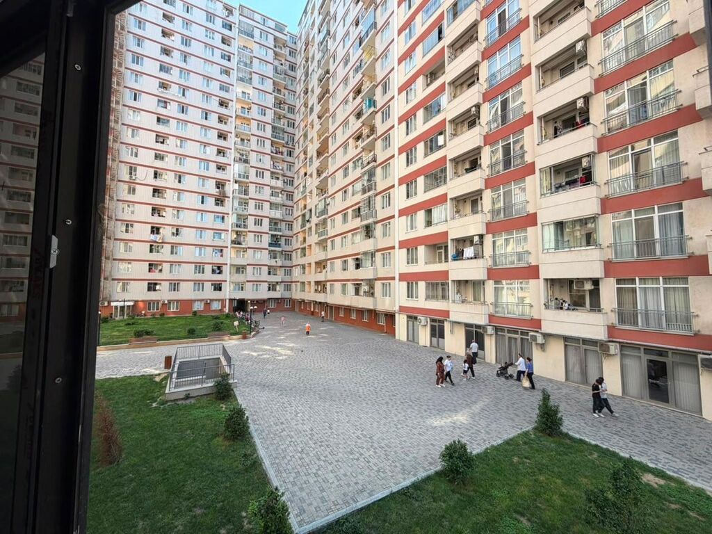 Yasamal rayonunda, 20 Yanvar metrosunun yaxınlığında, sıx yaşayış