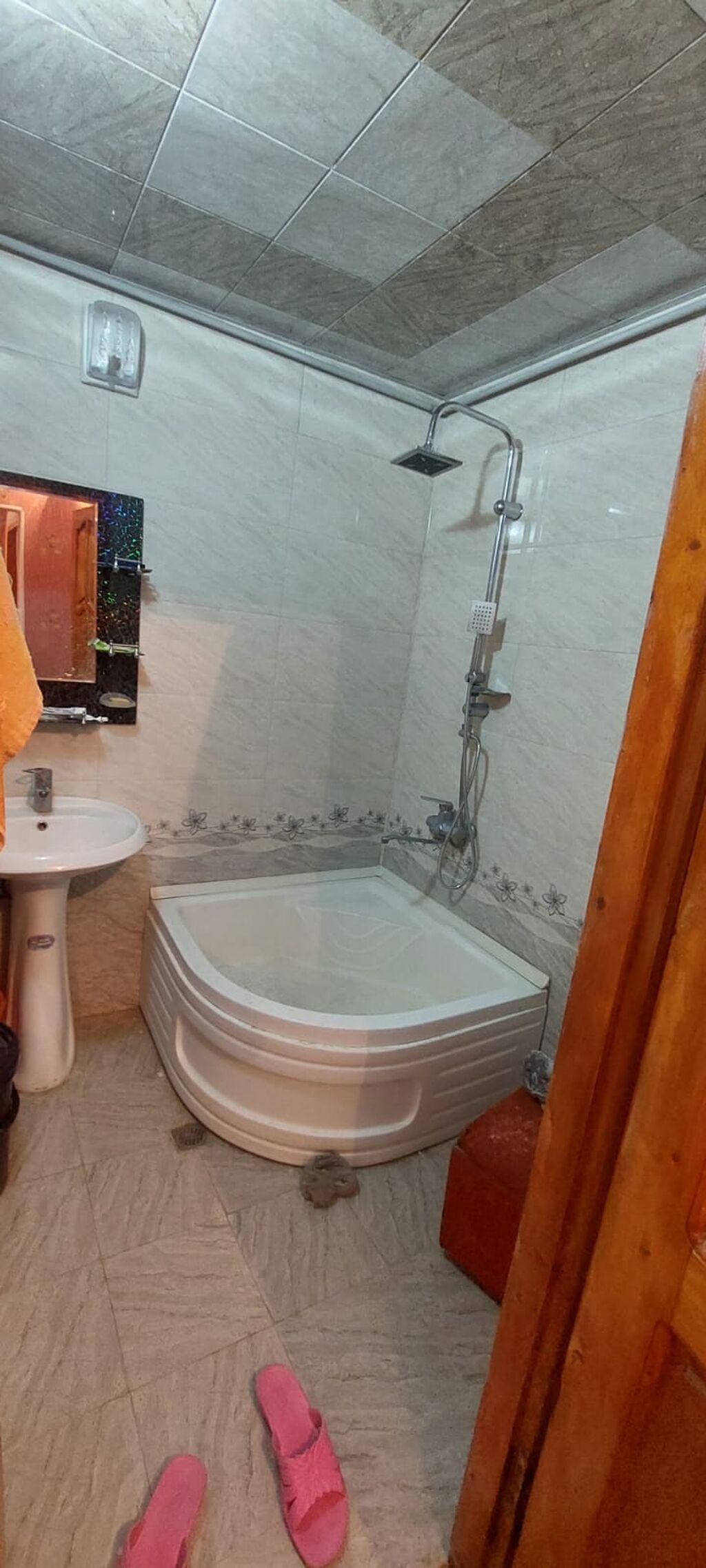 Bakı, Bakıxanov qəs., 3 otaqlı, Köhnə tikili, m. Neftçilər, 65 kv. m