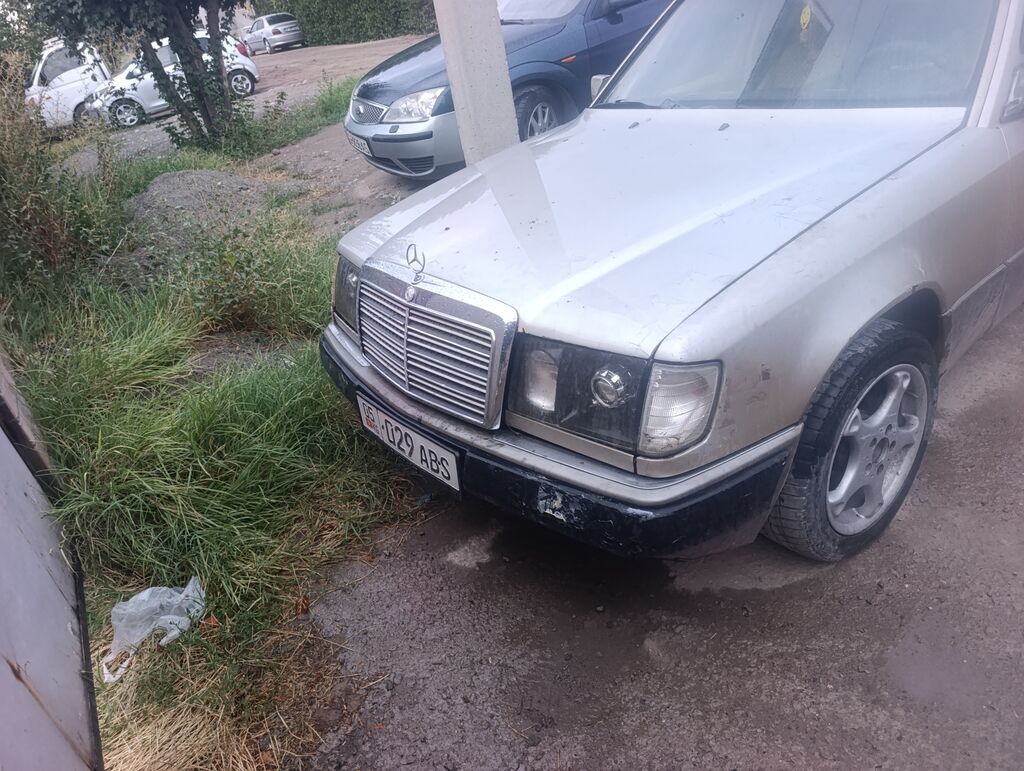 Mercedes-Benz W124: 1990 г., Седан: фото 1