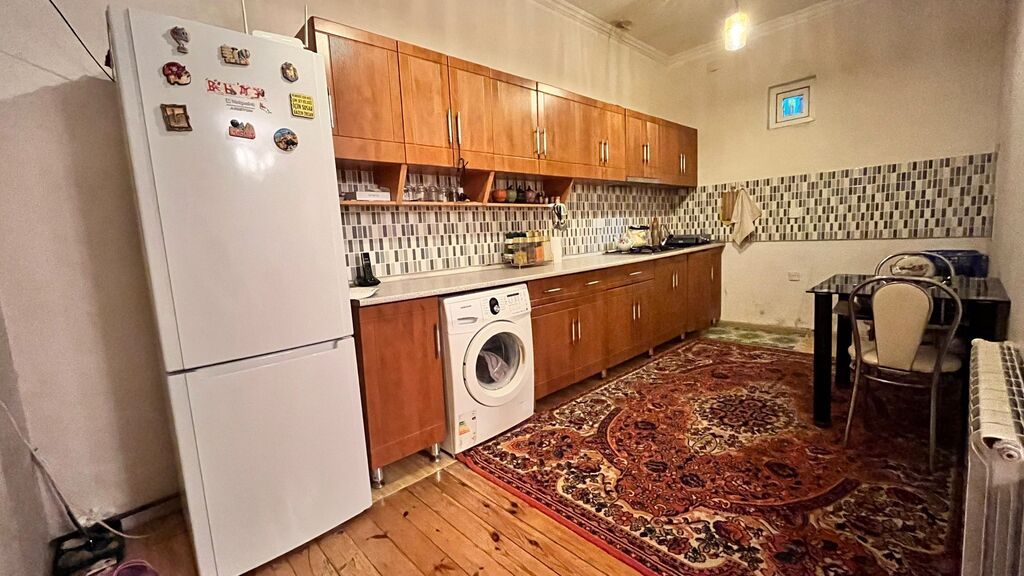 Bakı, Binəqədi qəs., 4 otaqlı, Köhnə tikili, m. Azadlıq Prospekti, 100 kv. m