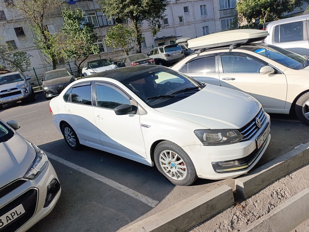Volkswagen Polo: 2014 г., 1.6 л, Механика, Бензин, Седан: фото 4