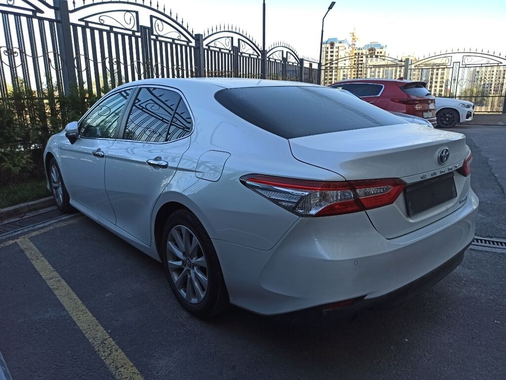 Toyota Camry: 2019 г., 2.5 л, Автомат, Гибрид, Седан: фото 2