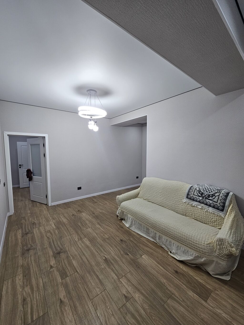 Сдам 2-комнатную квартиру, 61 м², Пишпек Элитка, 6 этаж: фото 4