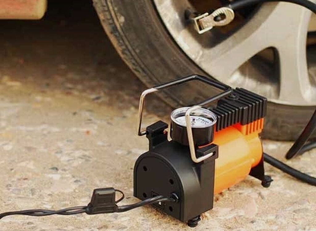 Ремонт автокомпрессора для шин. Компрессор автомобильный для накачки шин полярность. Автомобильный компрессор качок k90. Автомобильный компрессор tornado разобрать. Быстросъемная насадка для автомобильного компрессора.