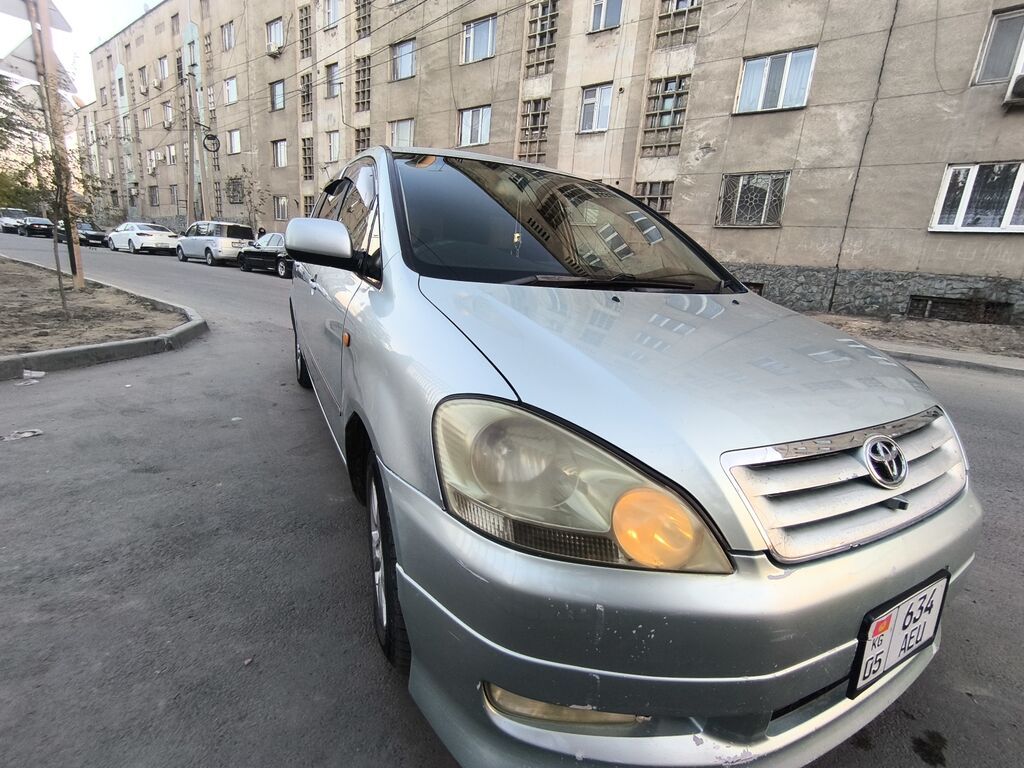 Toyota Ipsum: 2002 г., Бензин, Минивэн: фото 2