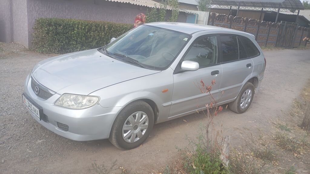 Mazda 323: 2002 г., 1.6 л, Механика, Бензин, Хэтчбэк: фото 2