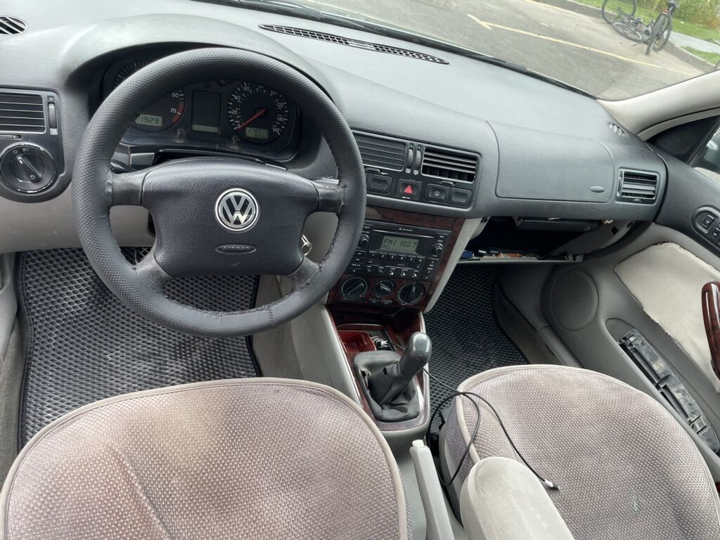 Volkswagen Bora: 2002 г., 2 л, Механика, Бензин, Седан: фото 5