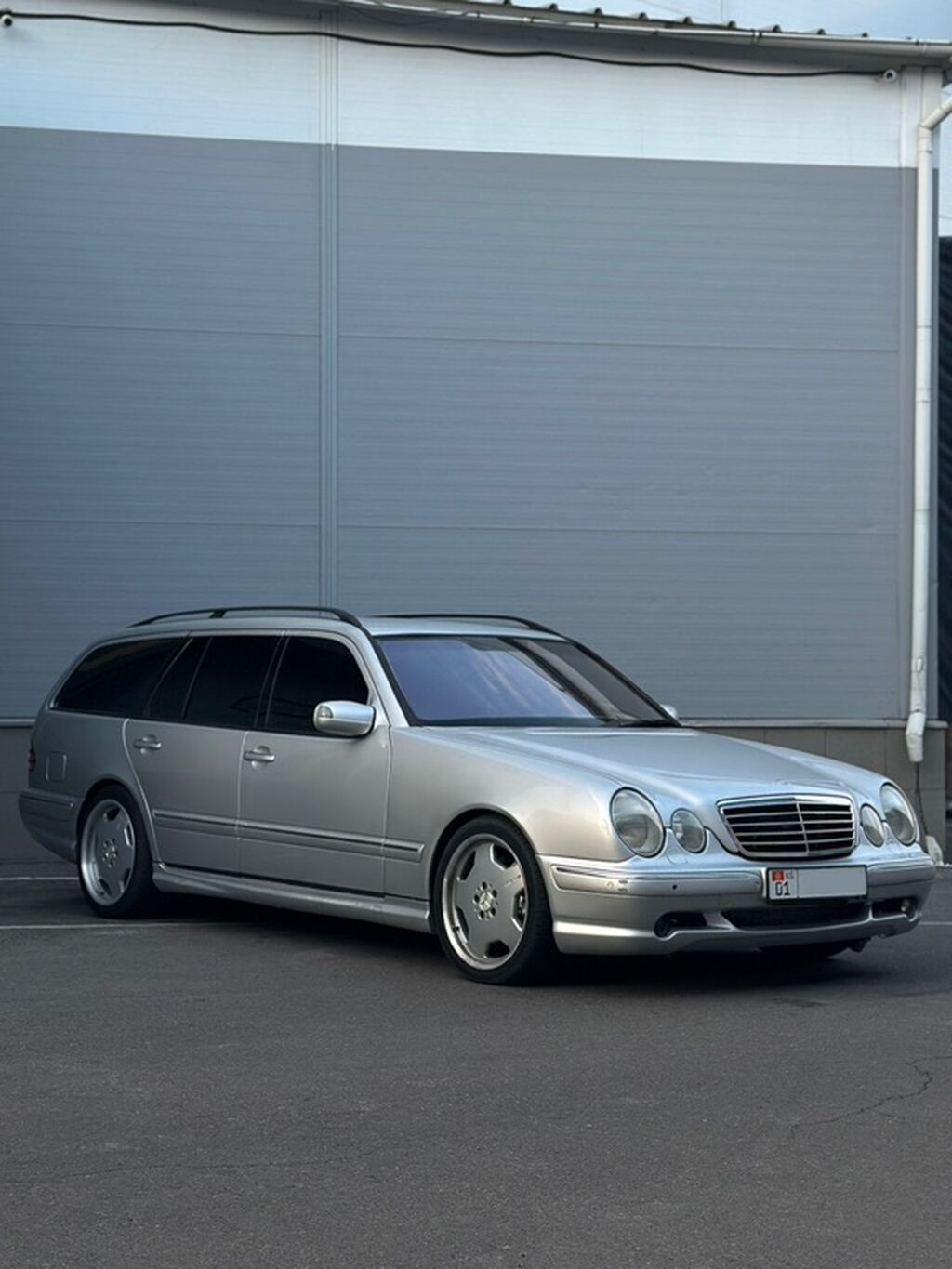 Mercedes-Benz E-Class: 2000 г., 5.5 л, Автомат, Бензин, Универсал: фото 2