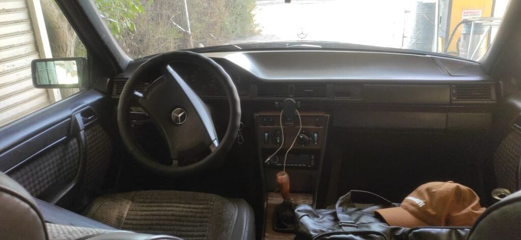 Mercedes-Benz W124: 1990 г., 2.3 л, Механика, Седан: фото 3