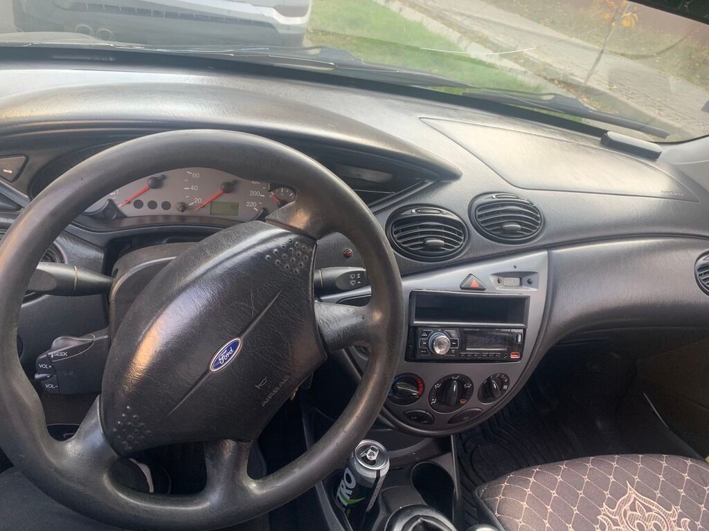 Ford Focus: 2002 г., 1.6 л, Механика, Бензин, Хэтчбэк: фото 5