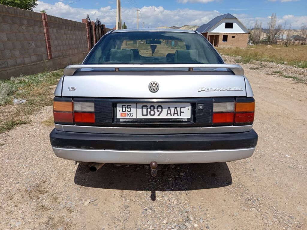 Volkswagen Passat: 1990 г., 1.8 л, Механика, Бензин, Седан: фото 3