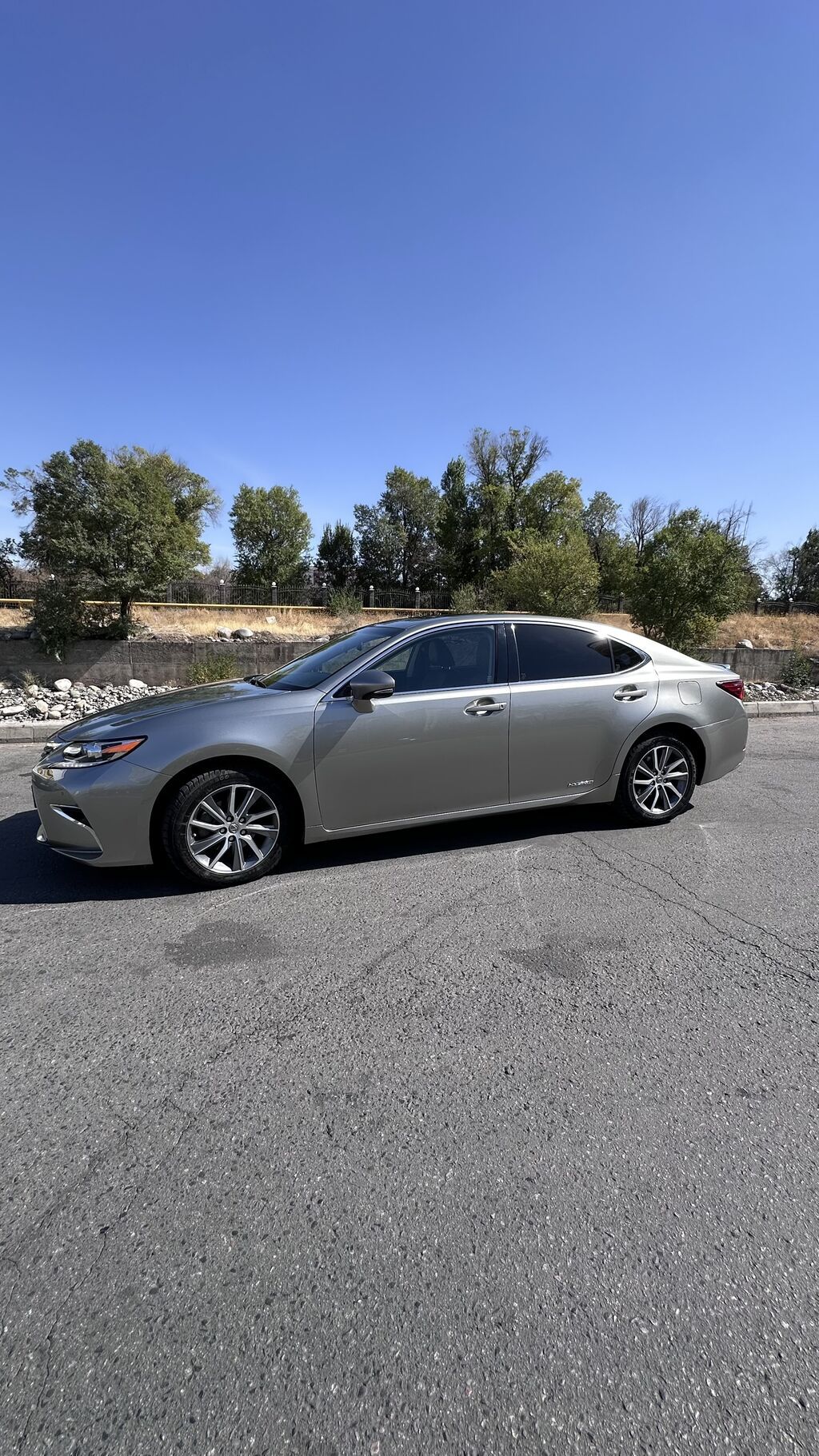 Lexus ES: 2017 г., 2.5 л, Вариатор, Гибрид, Седан: фото 3