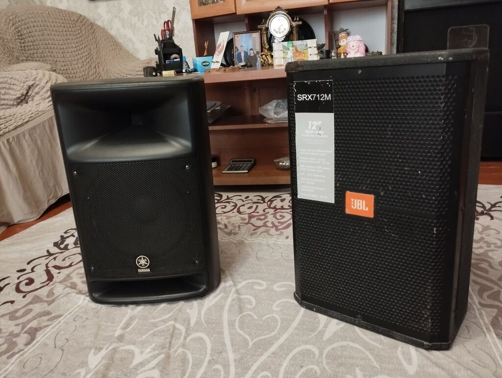 Продаю две колонки- Yamaha и JBL, оригинал в отличном состоянии. Цена: фото 1