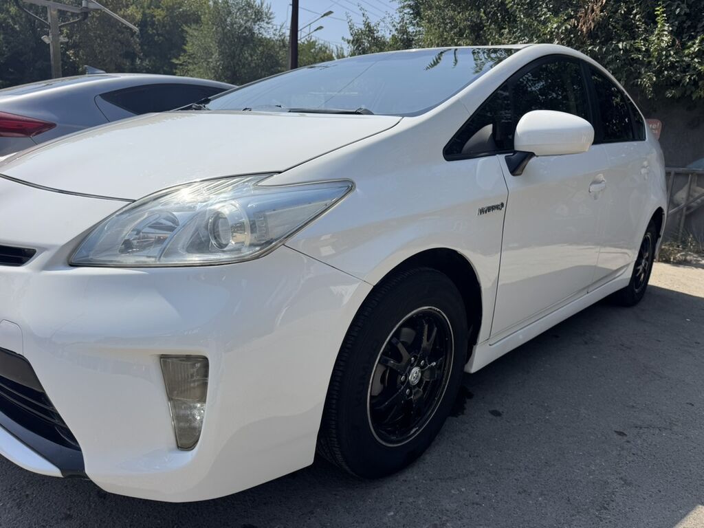 Toyota Prius: 2015 г., 1.8 л, Вариатор, Гибрид: фото 6