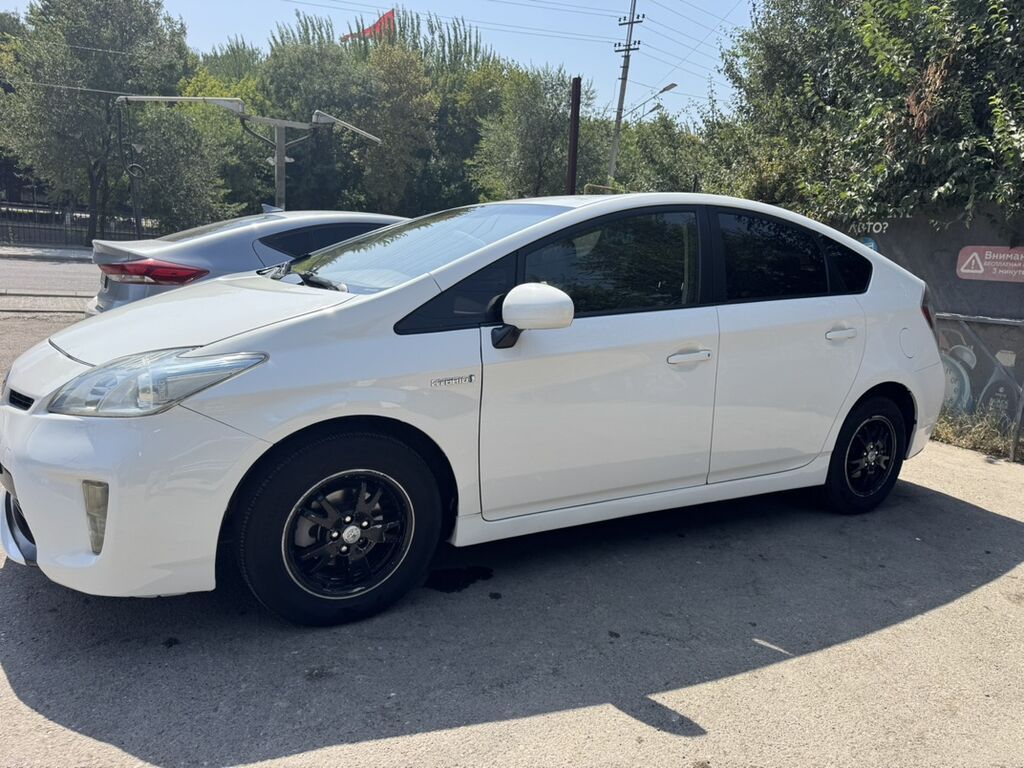 Toyota Prius: 2015 г., 1.8 л, Вариатор, Гибрид: фото 5