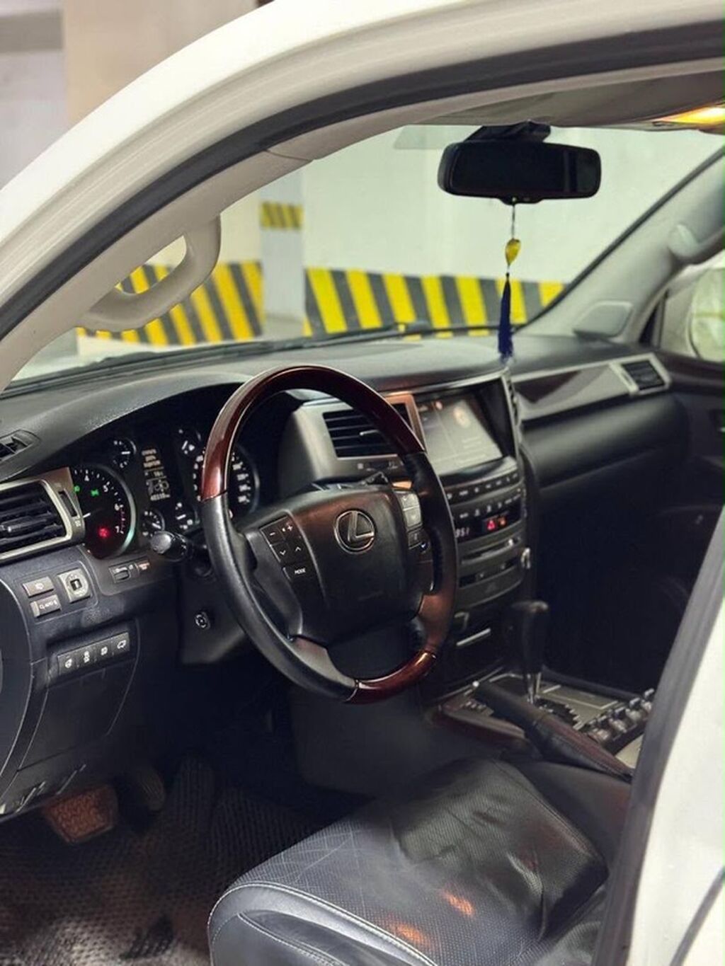 Lexus LX: 2013 г., 5.7 л, Автомат, Бензин, Внедорожник — фото 6