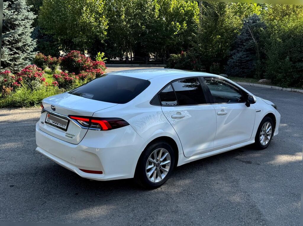 Toyota Corolla: 2022 г., 1.8 л, Вариатор, Гибрид, Седан: фото 5