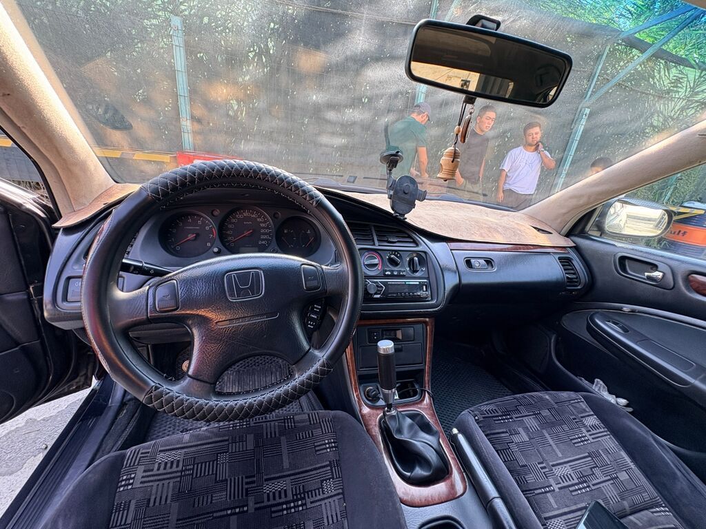 Honda Accord: 2000 г., 1.8 л, Механика, Бензин, Седан: фото 2