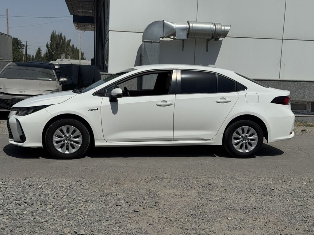 Toyota Corolla: 2022 г., 1.8 л, Вариатор, Гибрид, Седан: фото 2